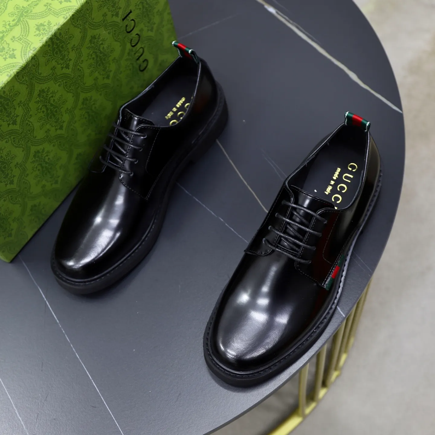 Ex-factory price: 540💰🙅‍♂️🙅‍♂️🙅‍♂️ Brand: GUCCI Standard code: Men's code 38-44 (45 can be customized) Grade: Same style as the official website Original order quality Material: Original cowhide surface Comfortable cowhide lining Original outsole Style category: Men's fashionable casual leather shoes Distinguished big-name luxury elements Top luxury Color: actual picture color